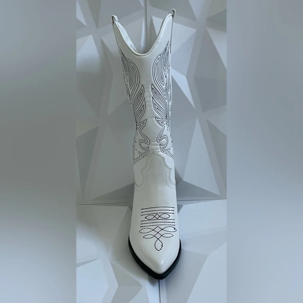 🤍ivory women's boots women’s 
Size: 6 - Picture 9 of 12